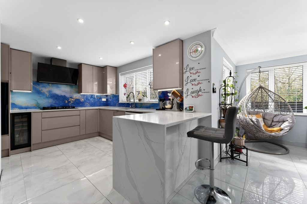 Property photo 2 of 20