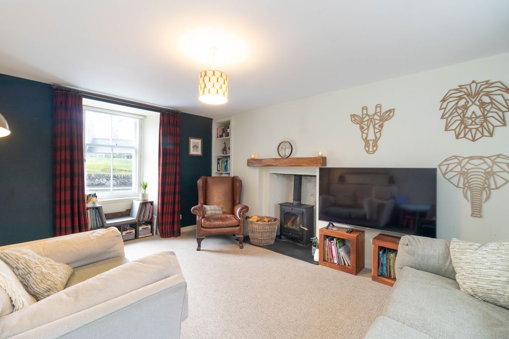 Property photo 3 of 31 Lounge