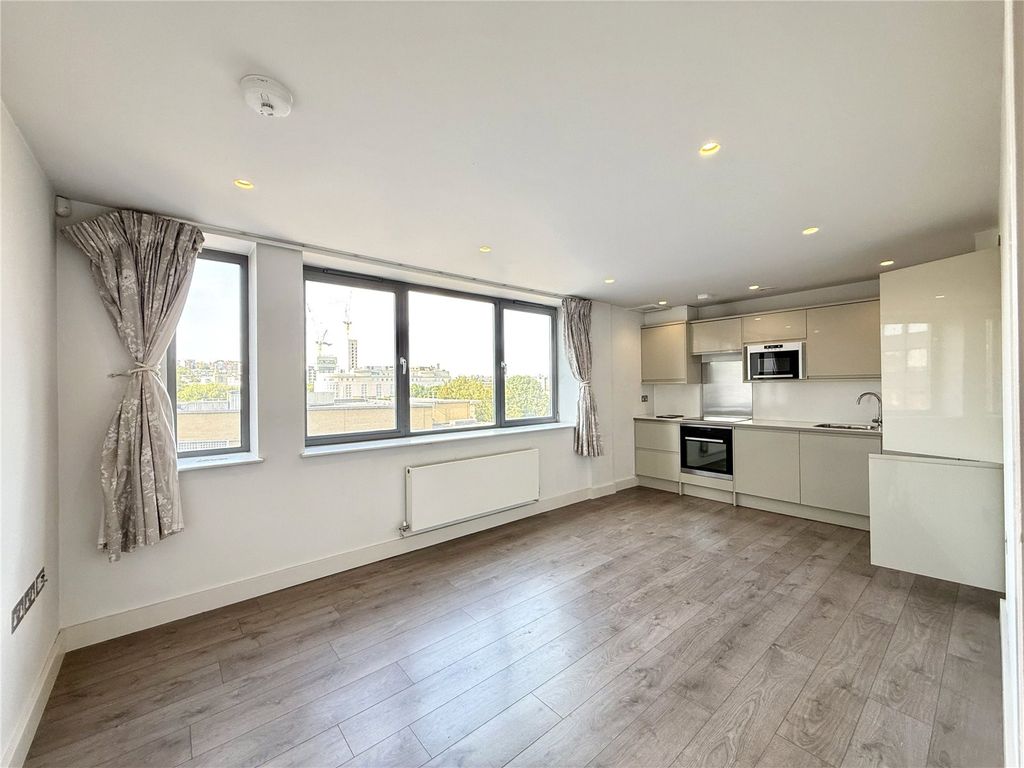 Property photo 2 of 11 Picture No. 16