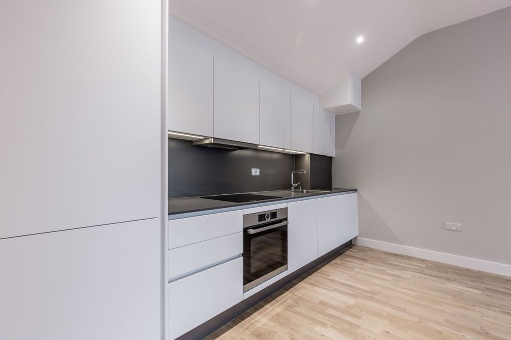 Property photo 3 of 10 Kitchen