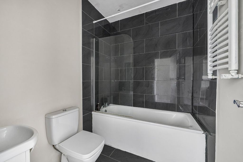 Property photo 3 of 9 Picture No. 20