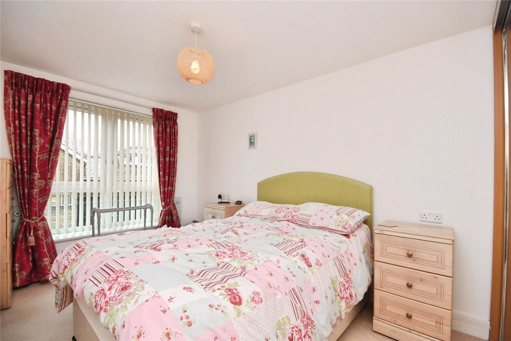 Property photo 3 of 16 Bedroom