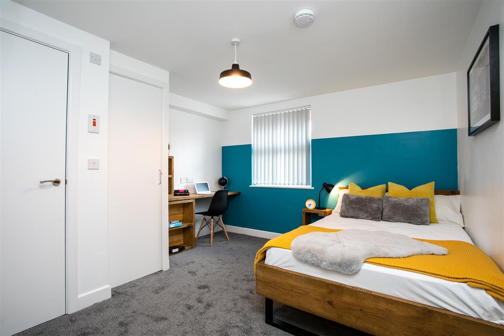 Property photo 1 of 8 47 Bolingbroke Rd-20.Jpg