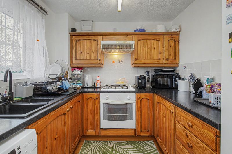 Property photo 3 of 10 Kitchen