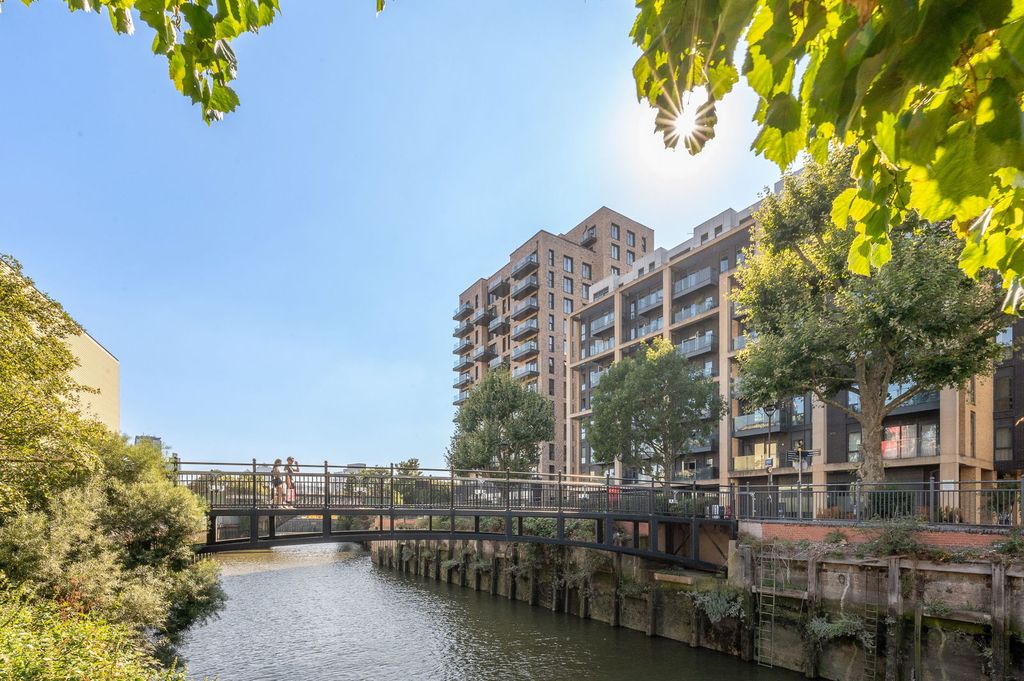 Property photo 2 of 27