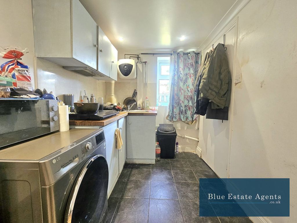 Property photo 3 of 4 Kitchen Area