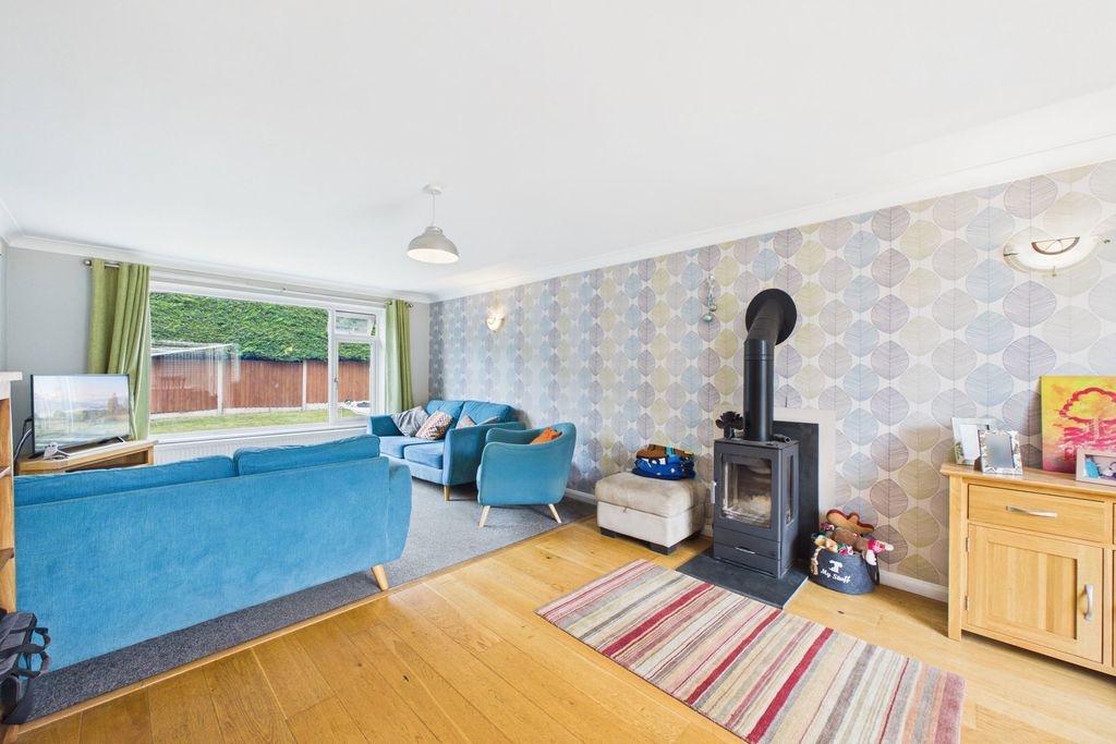 Property photo 2 of 28