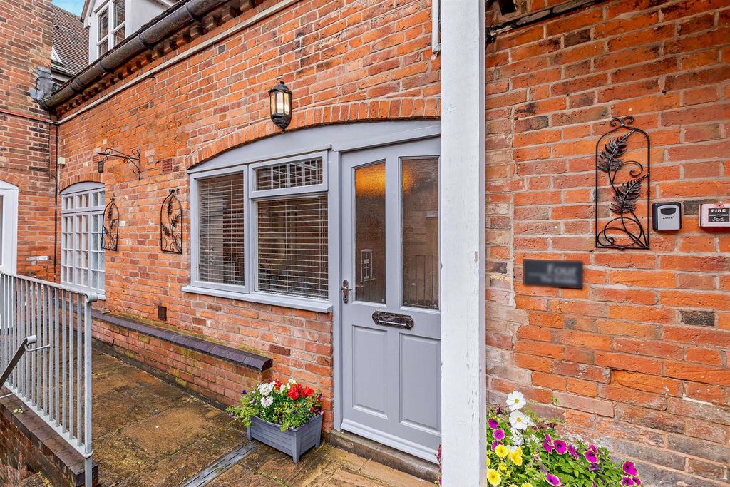 Property photo 3 of 21 8566479-Exterior02-800.Jpg