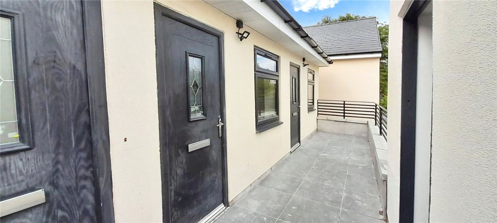 Property photo 1 of 8 Entrance