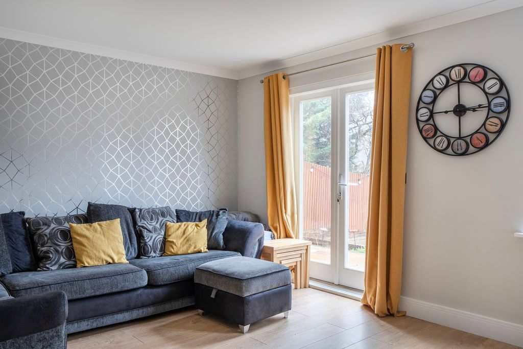 Property photo 3 of 16 Living Room