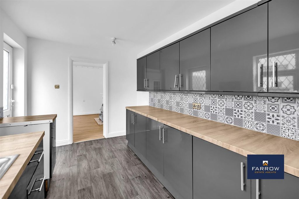 Property photo 3 of 23 Kitchen