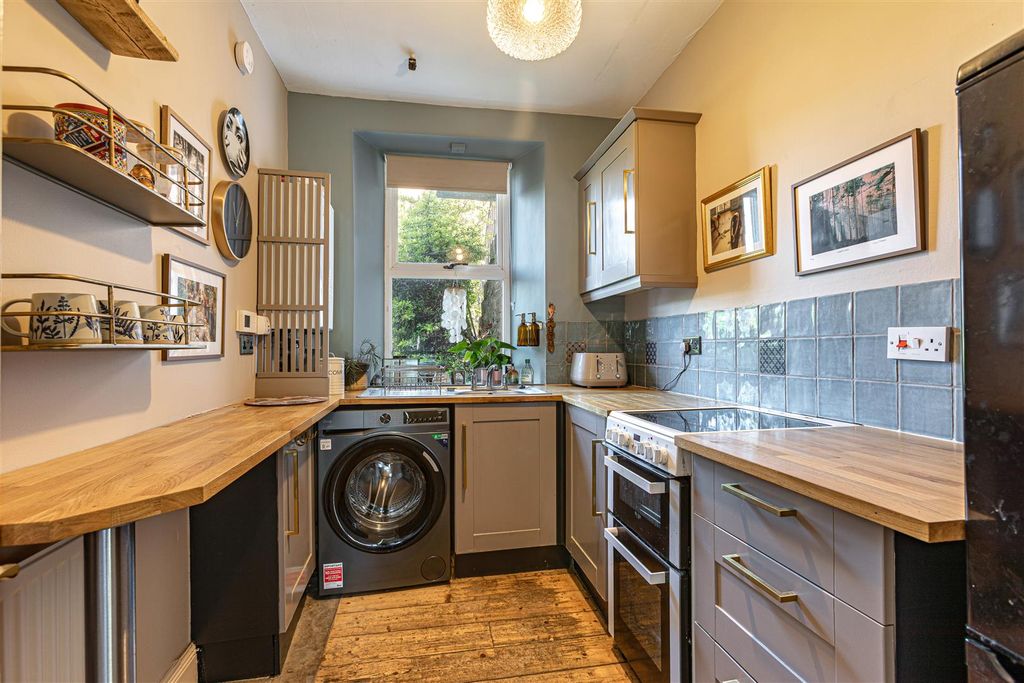 Property photo 3 of 23 1 Ashley Cottages Newtown 07.Jpg