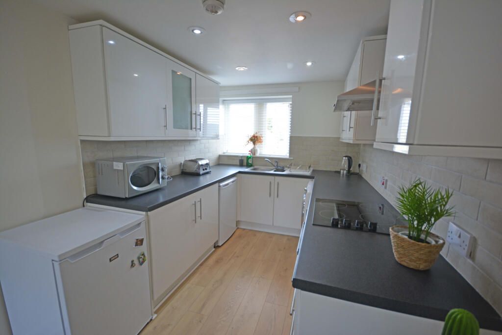Property photo 3 of 16 Kitchen