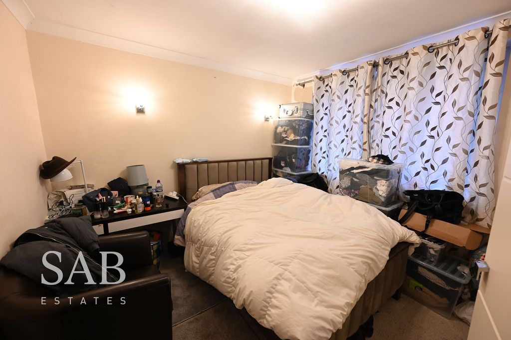Additional image 8 of 4 bed semi-detached house for saleChinnor Crescent, Greenford UB6