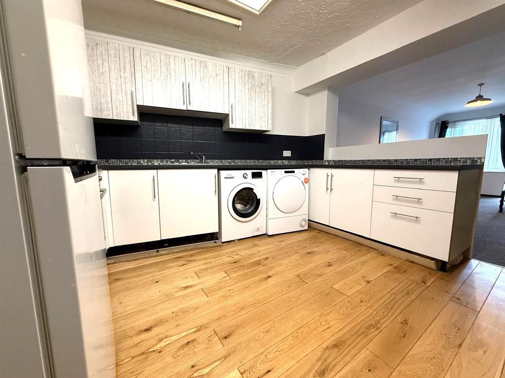 Property photo 1 of 12 Kitchen 2.Jpg