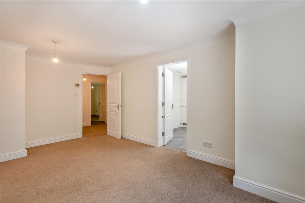 Property photo 2 of 15 8566513-Interior14.Jpg