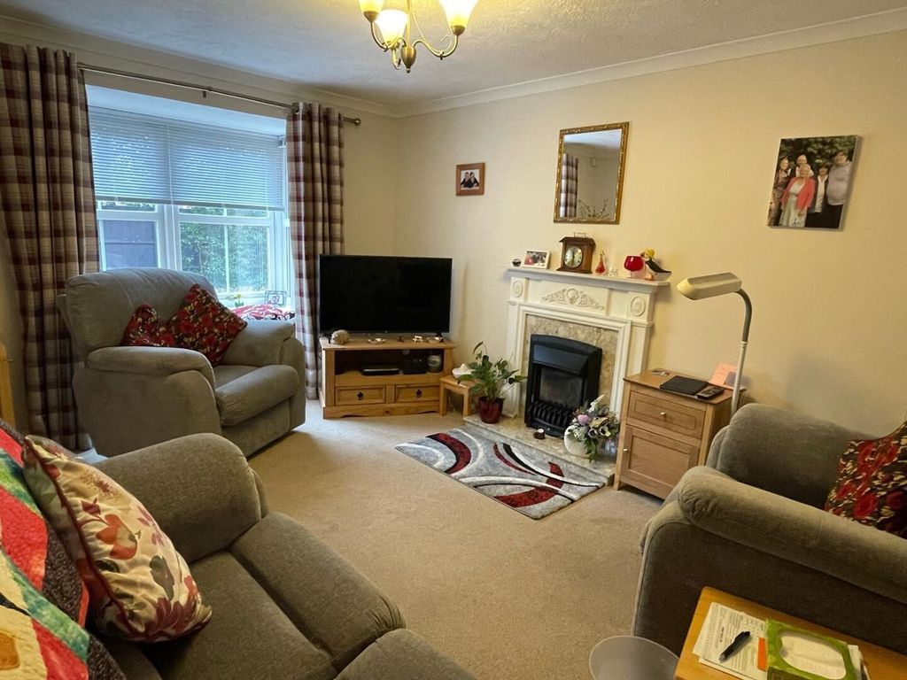 Property photo 2 of 27 Living Room