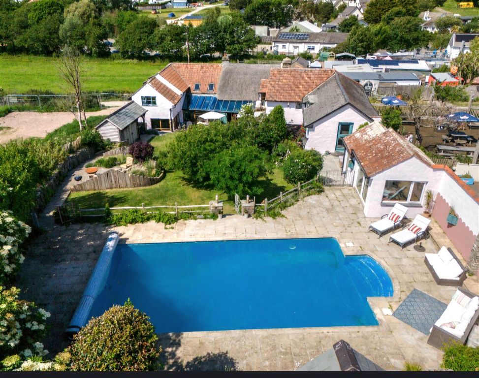 Property photo 1 of 59 2