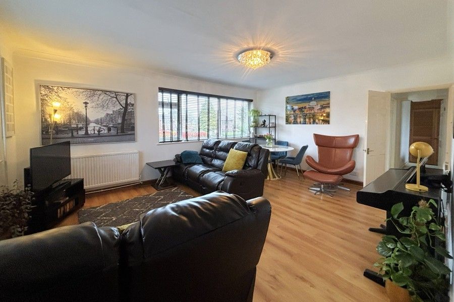 Property photo 2 of 8