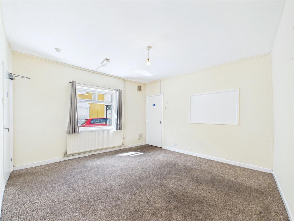 Property photo 2 of 13 3 Bedroom End Terrace For Auction, Easton (8).Jpg