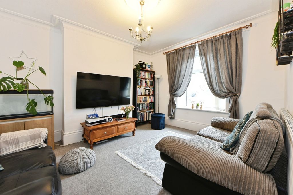 Property photo 2 of 19 Pbox-Img.Jpg