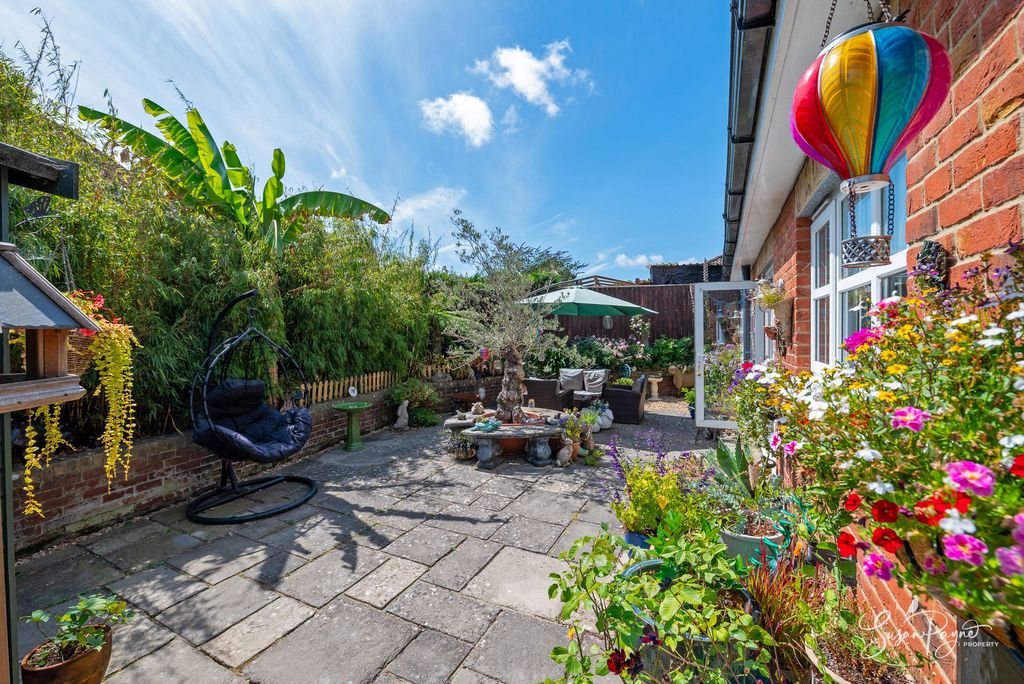 Property photo 2 of 32