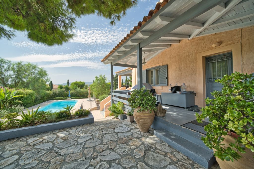 Property photo 3 of 47