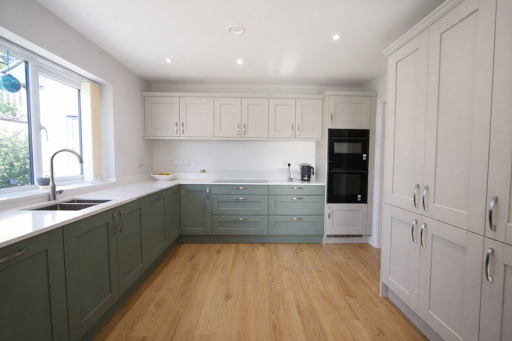 Property photo 3 of 25