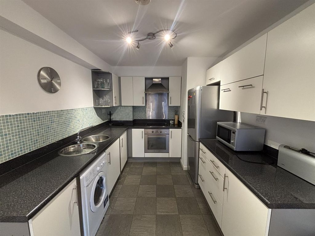 Property photo 3 of 22 Kitchen