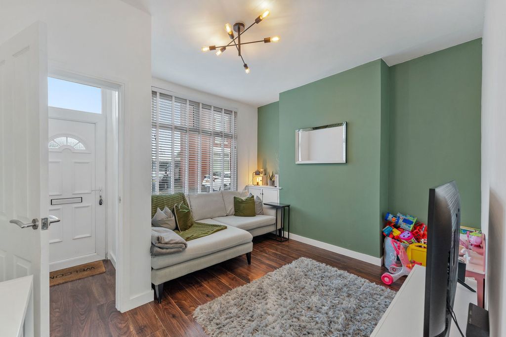 Property photo 2 of 20