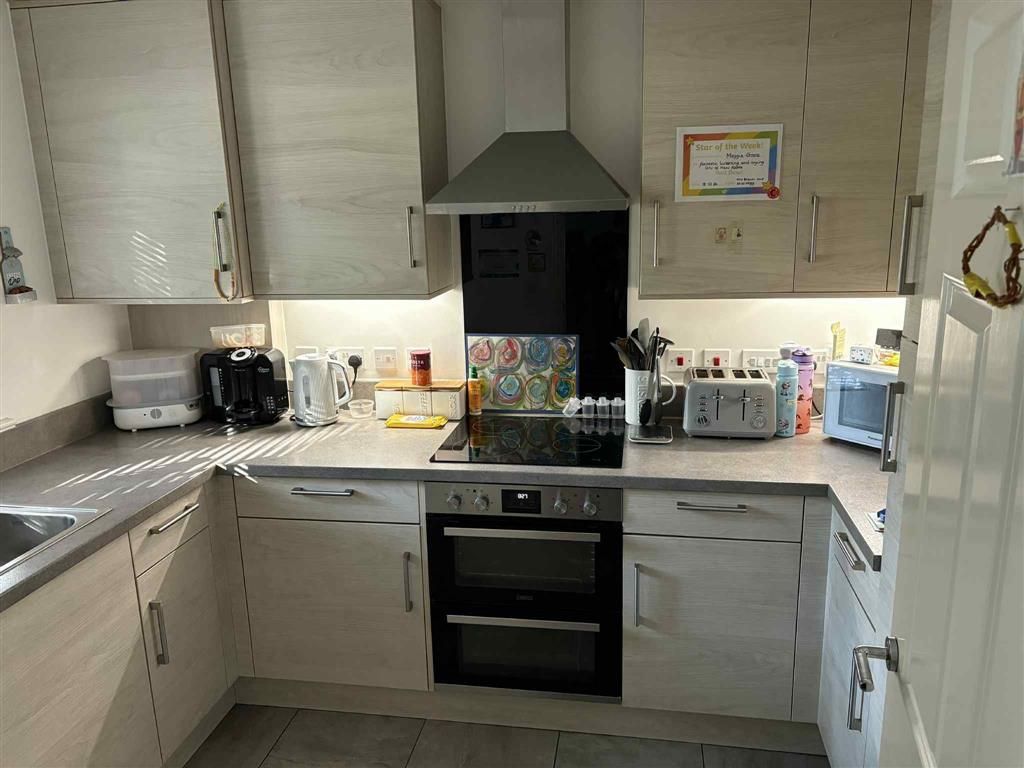 Property photo 2 of 8 Kitchen