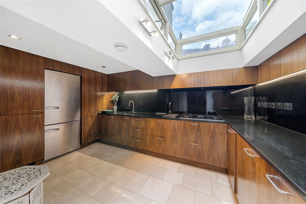 Property photo 1 of 28 Picture No. 08