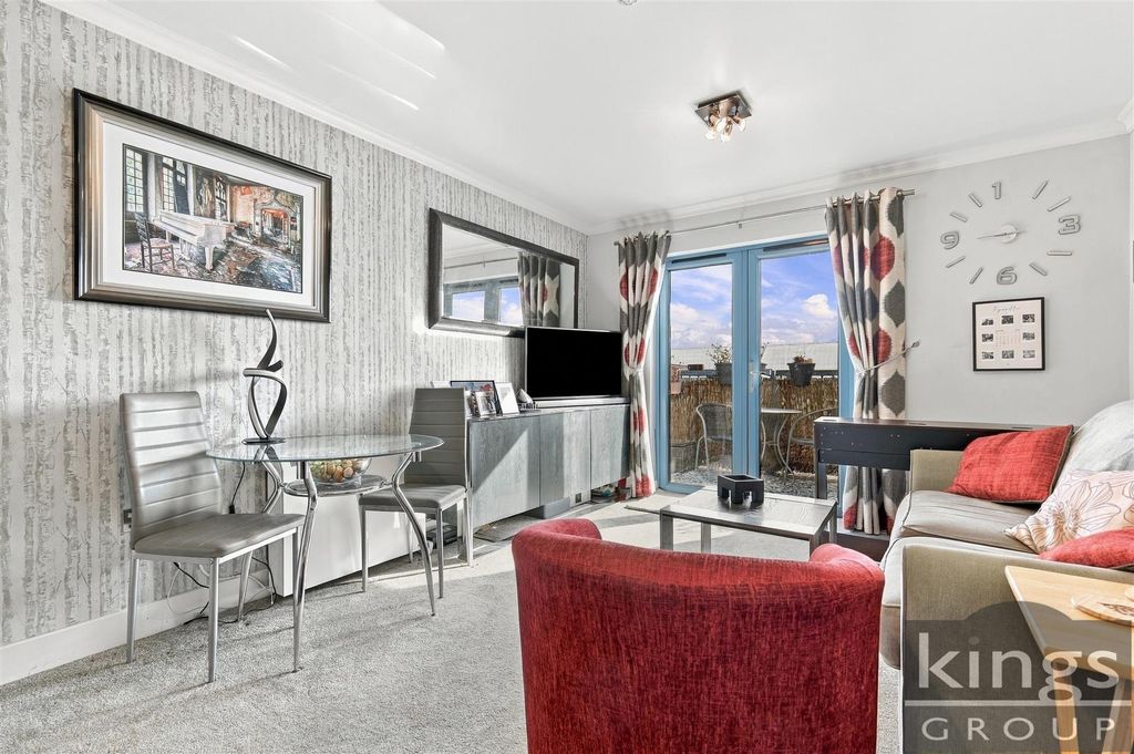 Property photo 2 of 12 Lounge / Diner