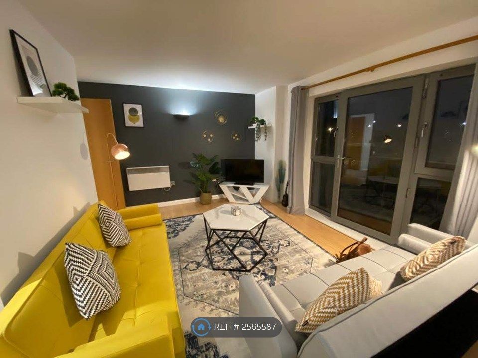 Property photo 3 of 12 Lounge