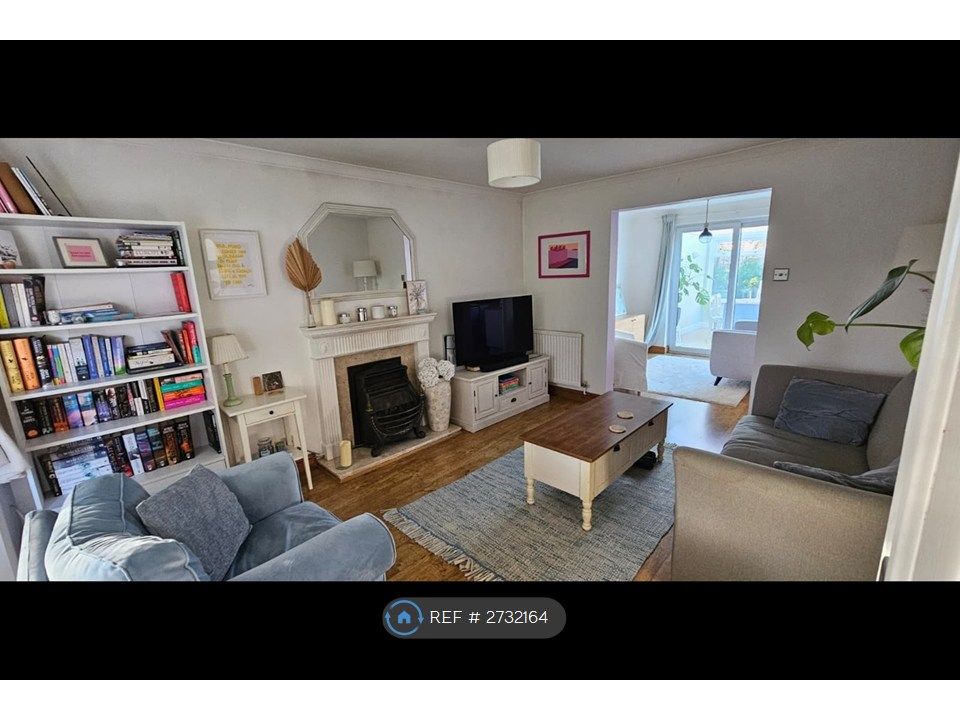 Property photo 3 of 25 Front Room