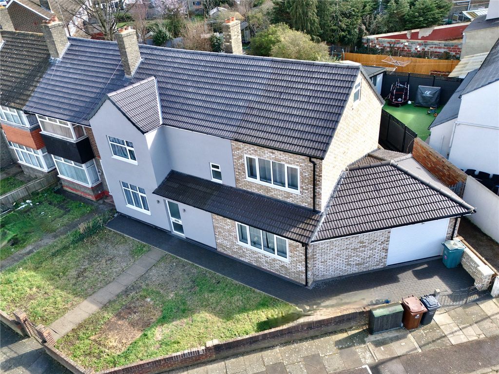 Property photo 1 of 27 Picture No. 04