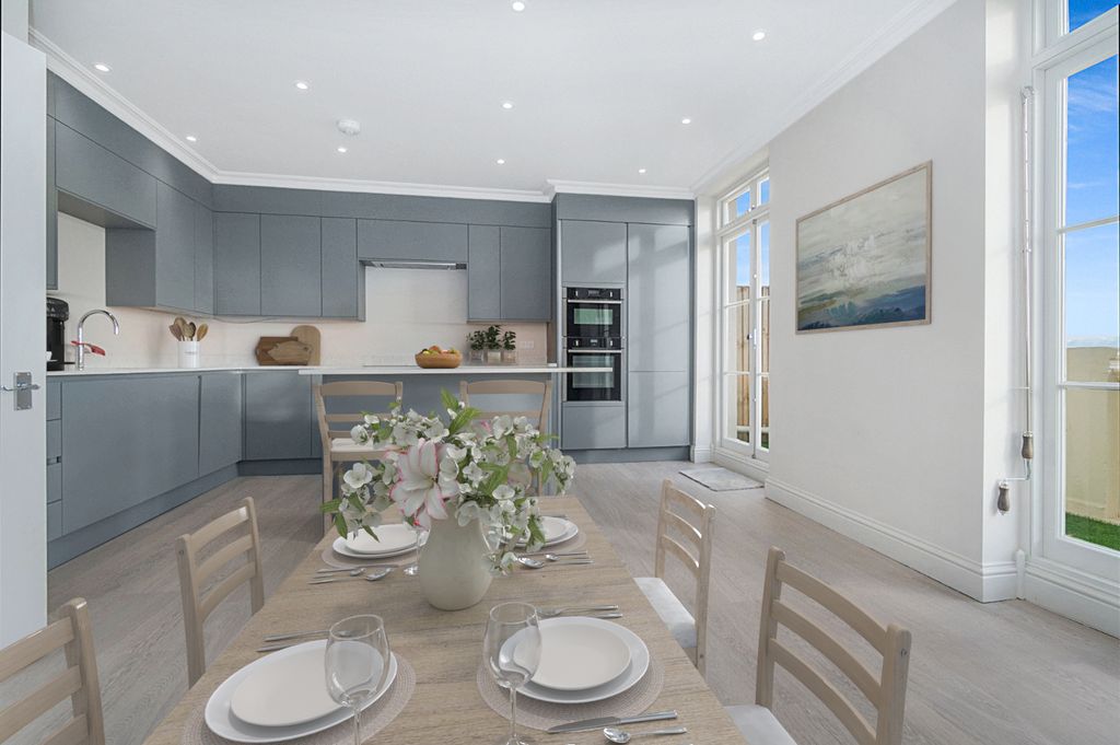 Property photo 3 of 12 Kitchen/Dining