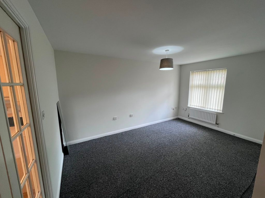 Property photo 3 of 11 Living Room