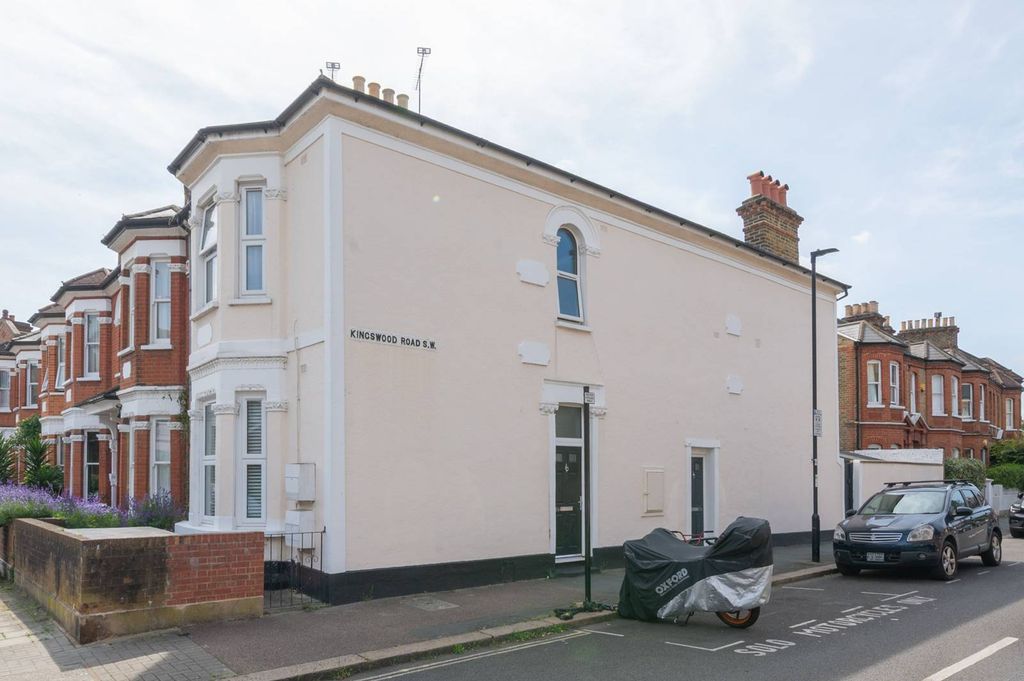 Property photo 2 of 11