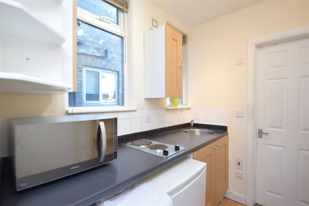 Property photo 3 of 4 Kitchen