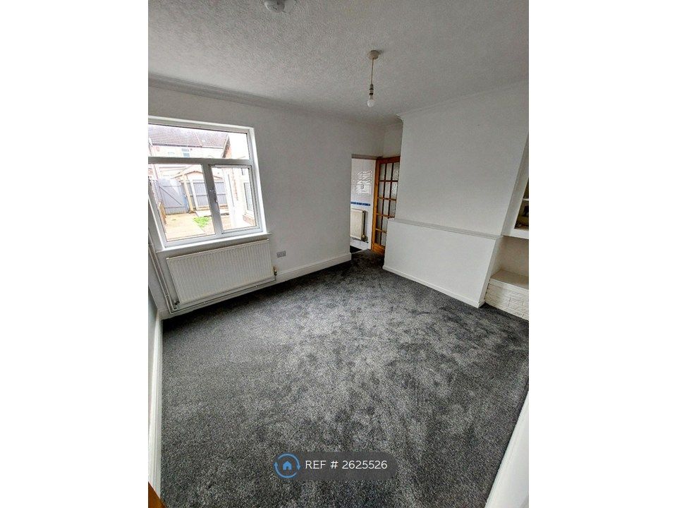 Property photo 3 of 11 Dining Room