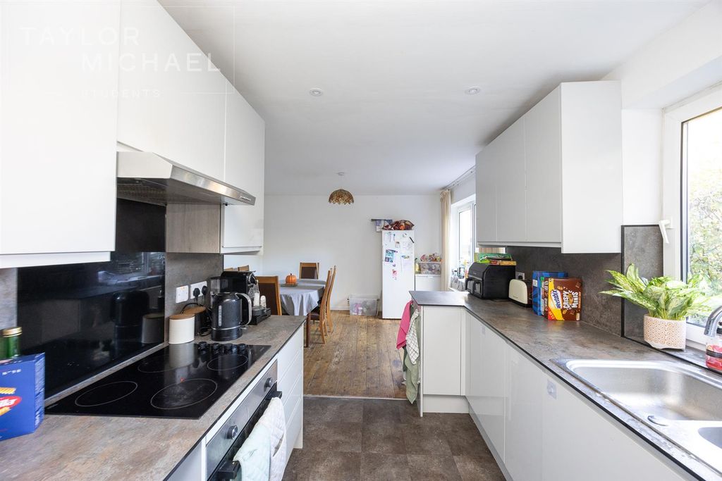 Property photo 2 of 14 Kitchen