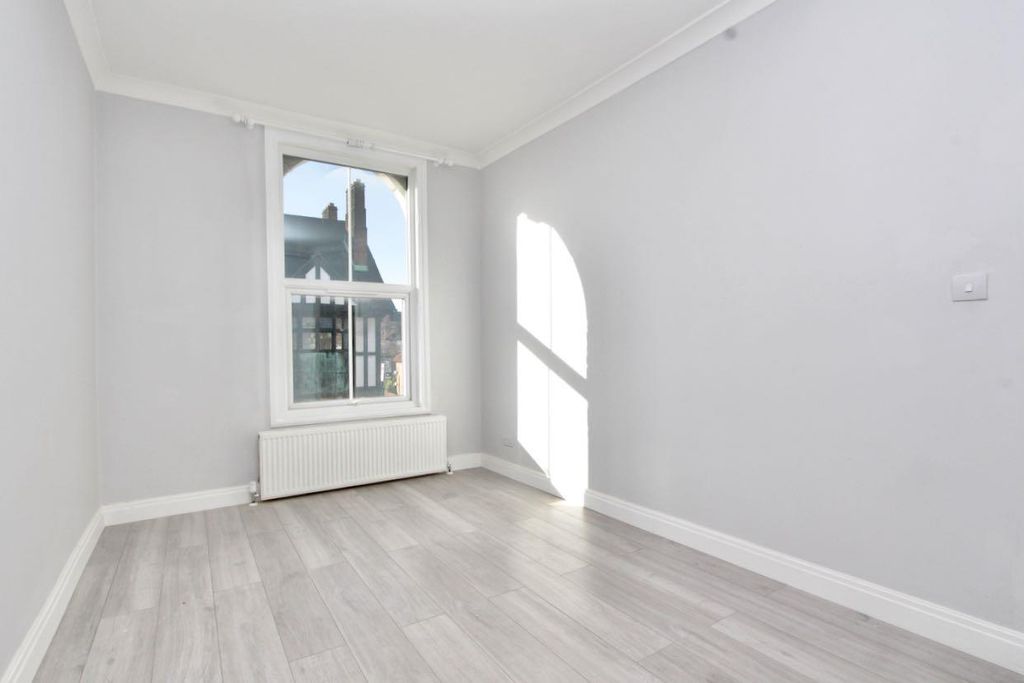 Property photo 1 of 6 Green Lanes, N16