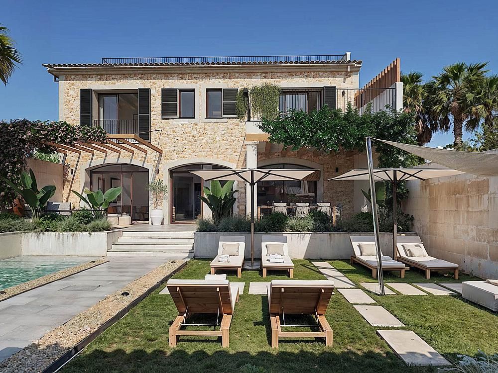 Property photo 2 of 41