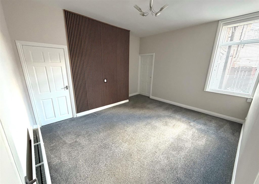 Property photo 3 of 13 4 Crofton Lr.Jpg