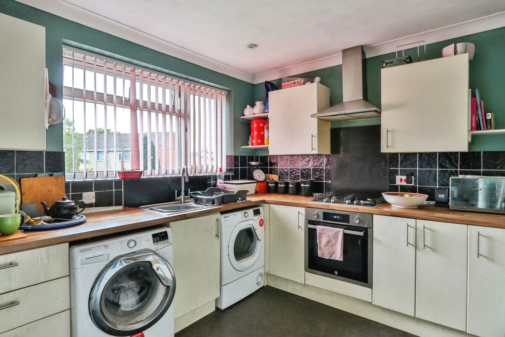 Property photo 2 of 14 Kitchen