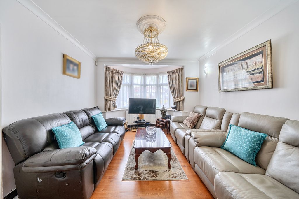 Property photo 2 of 18 1464155-1-6A18583...
