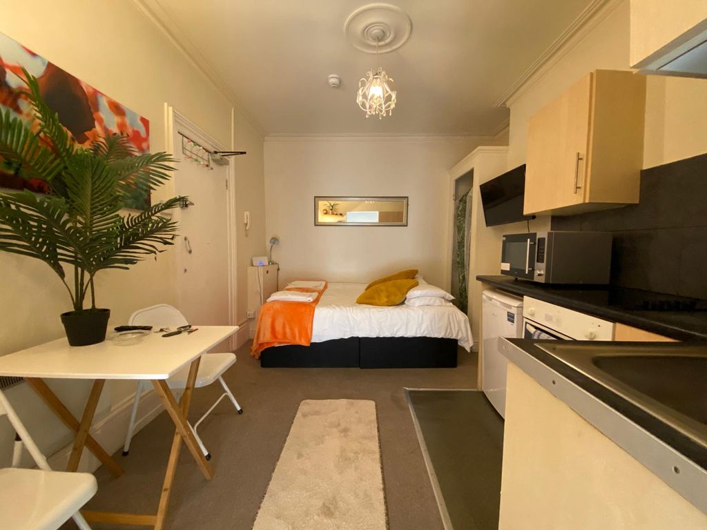 Property photo 2 of 11 Image