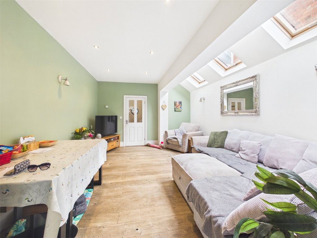 Property photo 3 of 18 Picture No. 12