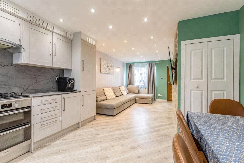 Property photo 2 of 14 Picture No. 11